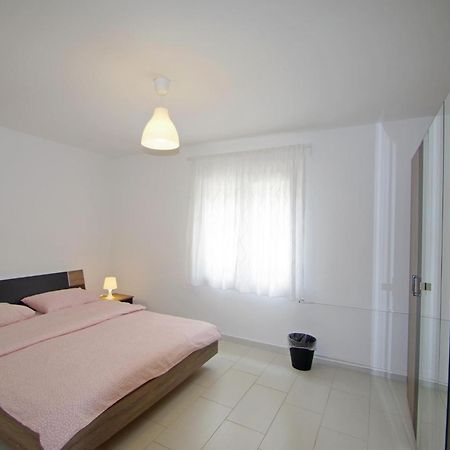 Apartments Nikolina Rakalj エクステリア 写真