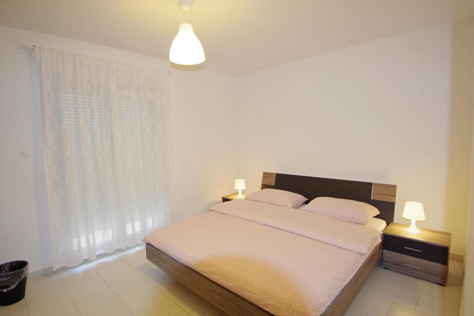 Apartments Nikolina Rakalj エクステリア 写真