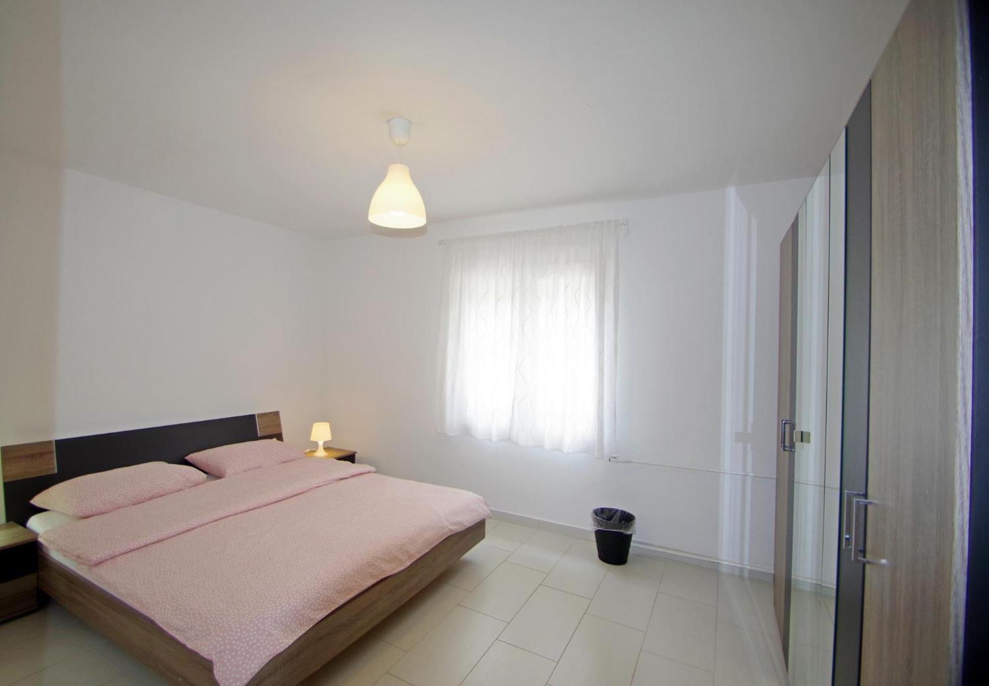 Apartments Nikolina Rakalj エクステリア 写真