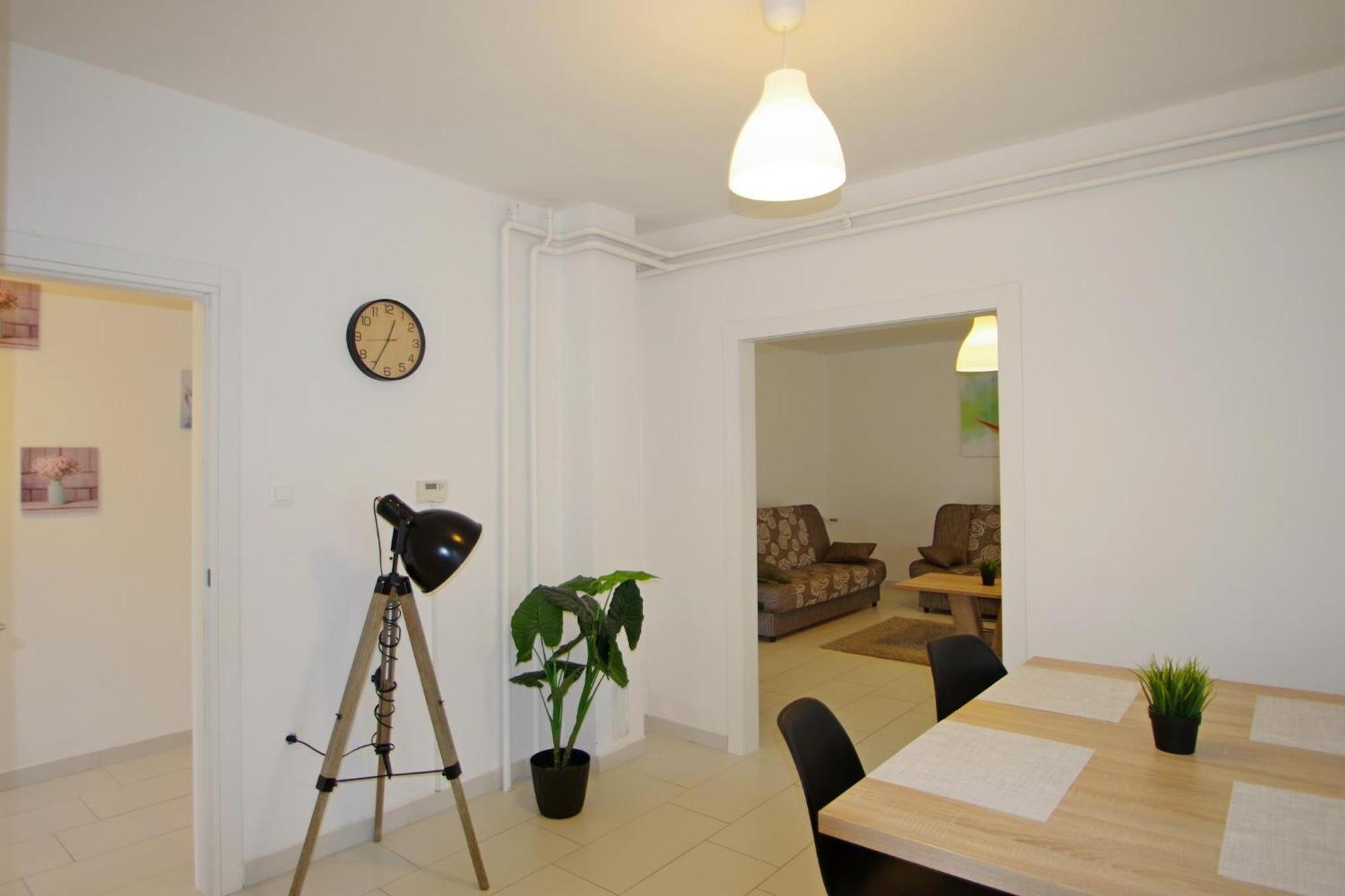 Apartments Nikolina Rakalj エクステリア 写真